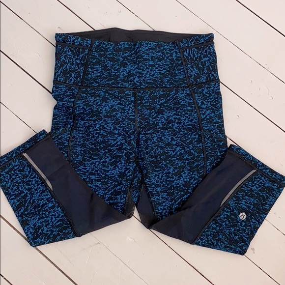 Lululemon Outrun 17" Crop in Iced Wave Capri Black - Picture 9 of 16